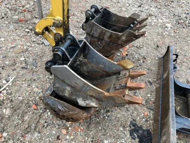 Mini pelle Caterpillar 301.6 / 1,7 T – Image 15