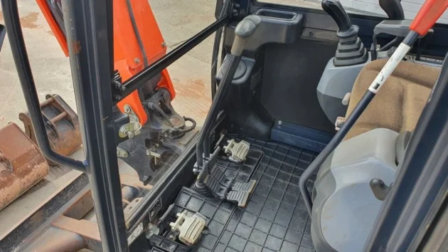 Mini pelle Kubota KX71-3 / 2,8 T – Image 8