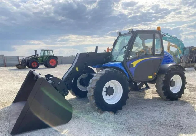 Chariot Télescopique New Holland LM 415 A – Image 12