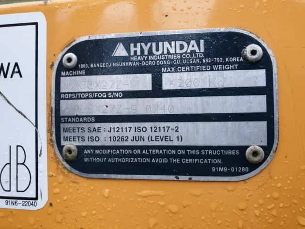 Mini pelle Hyundai Robex 27z-9 / 2,8 T – Image 2