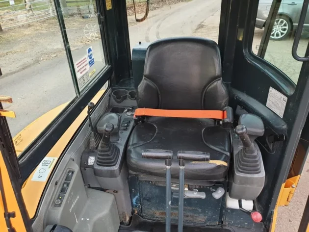 Mini pelle Hyundai Robex 27z-9 / 2,8 T – Image 18