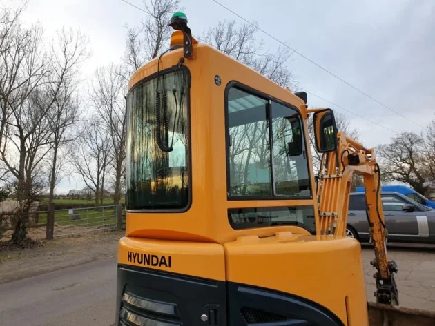 Mini pelle Hyundai Robex 27z-9 / 2,8 T – Image 24